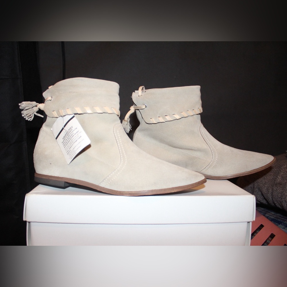 Janet and Janet Ankle boots